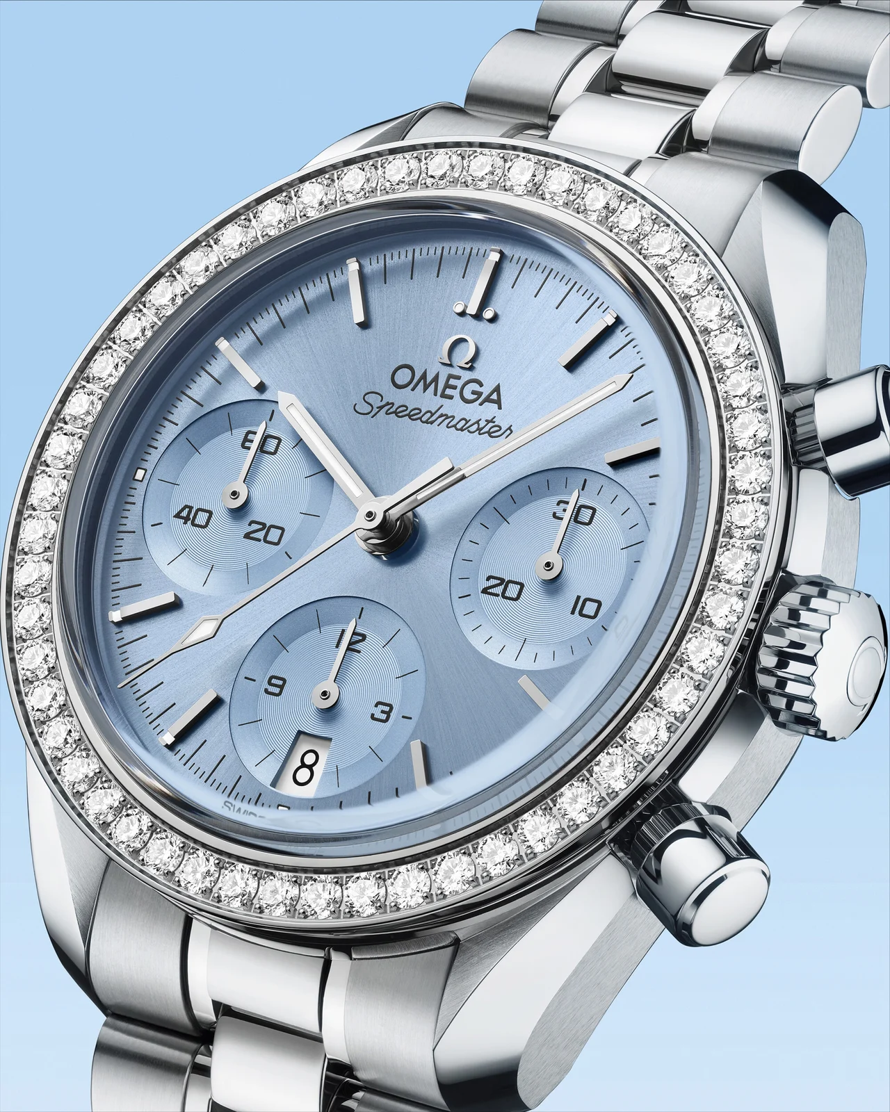OMEGA Speedmaster 38 324.15.38.50.03.001 three-quarter view