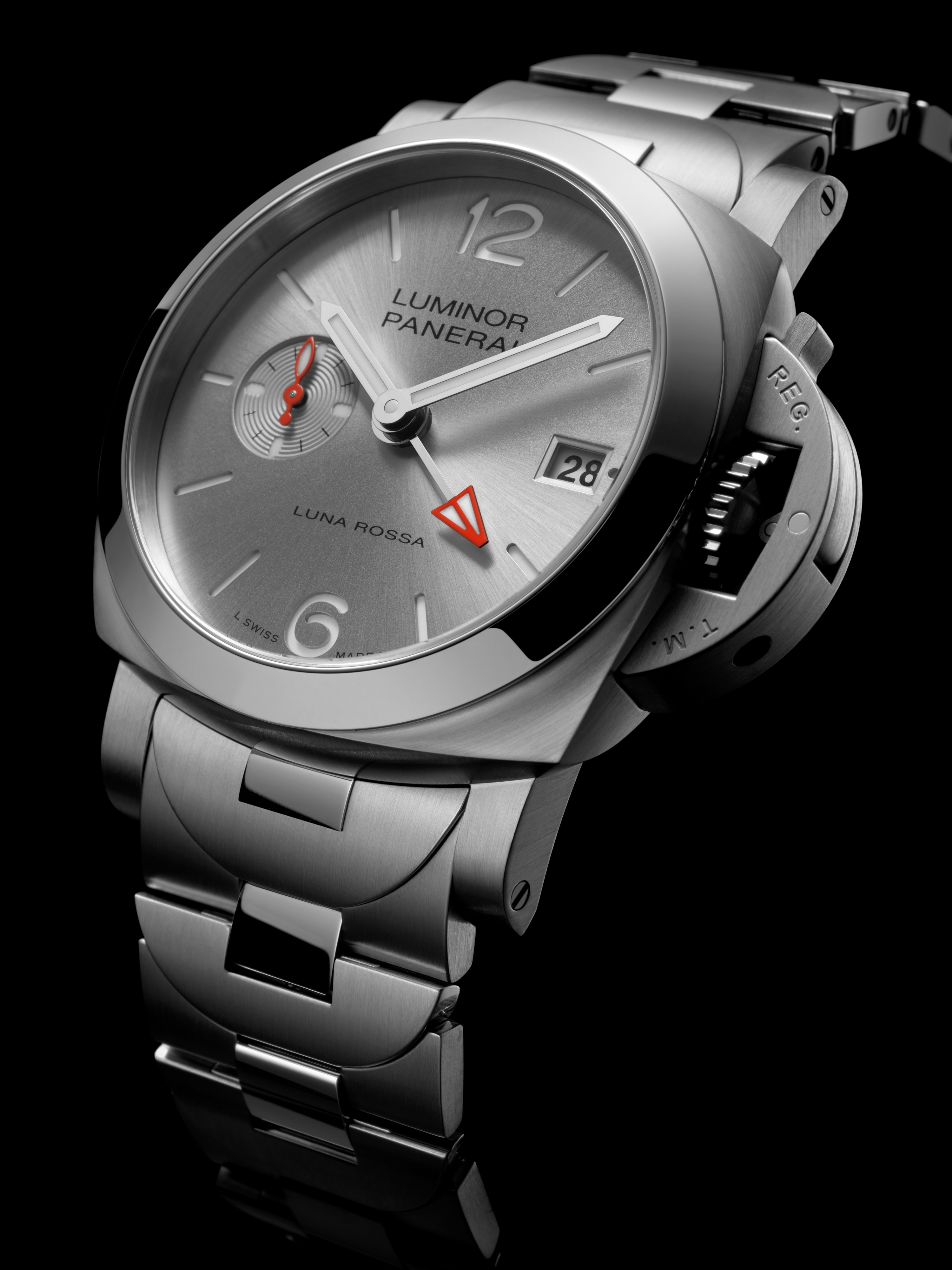 Panerai Luminor Luna Rossa GMT PAM01791 official image