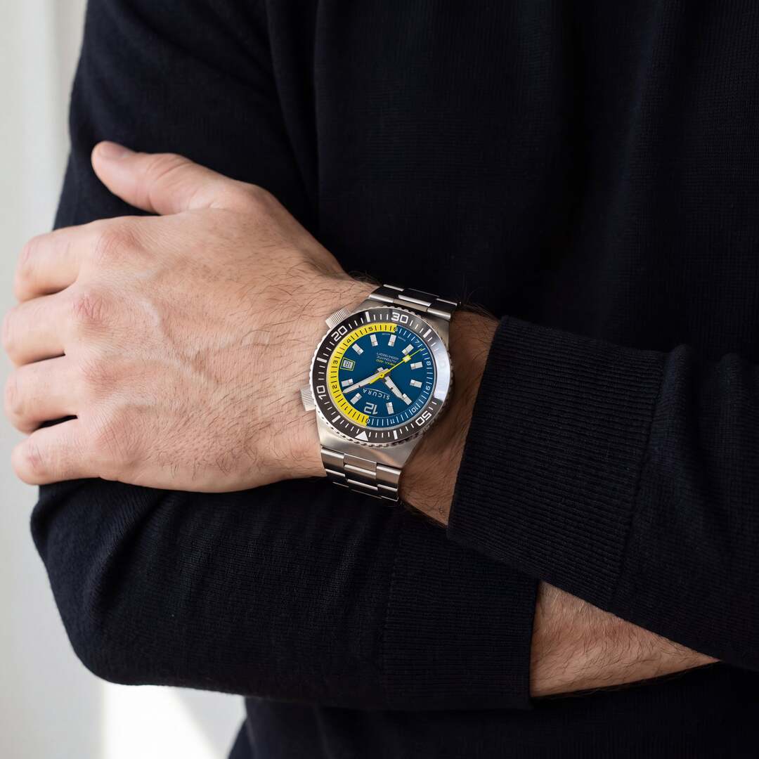 Official wrist image of the Sicura HEXA 400 Blue